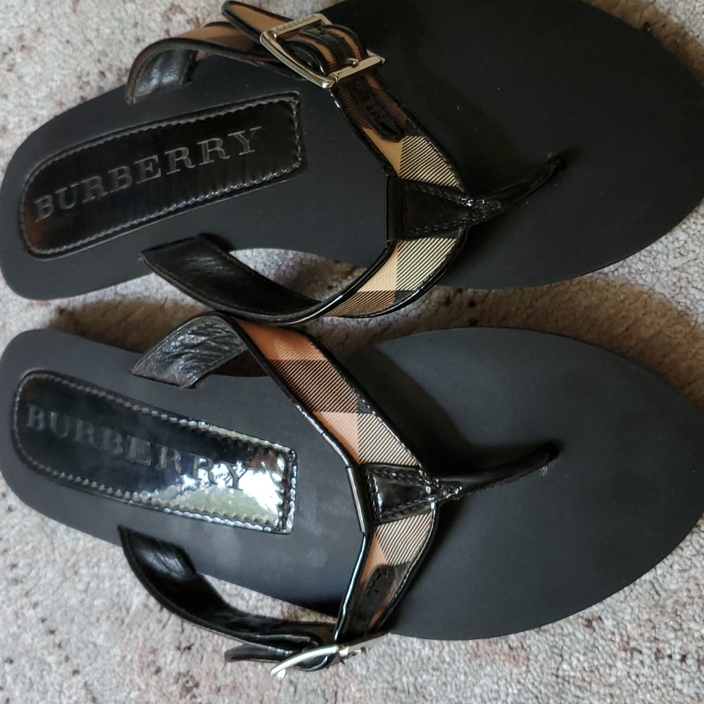 Burberry slippers